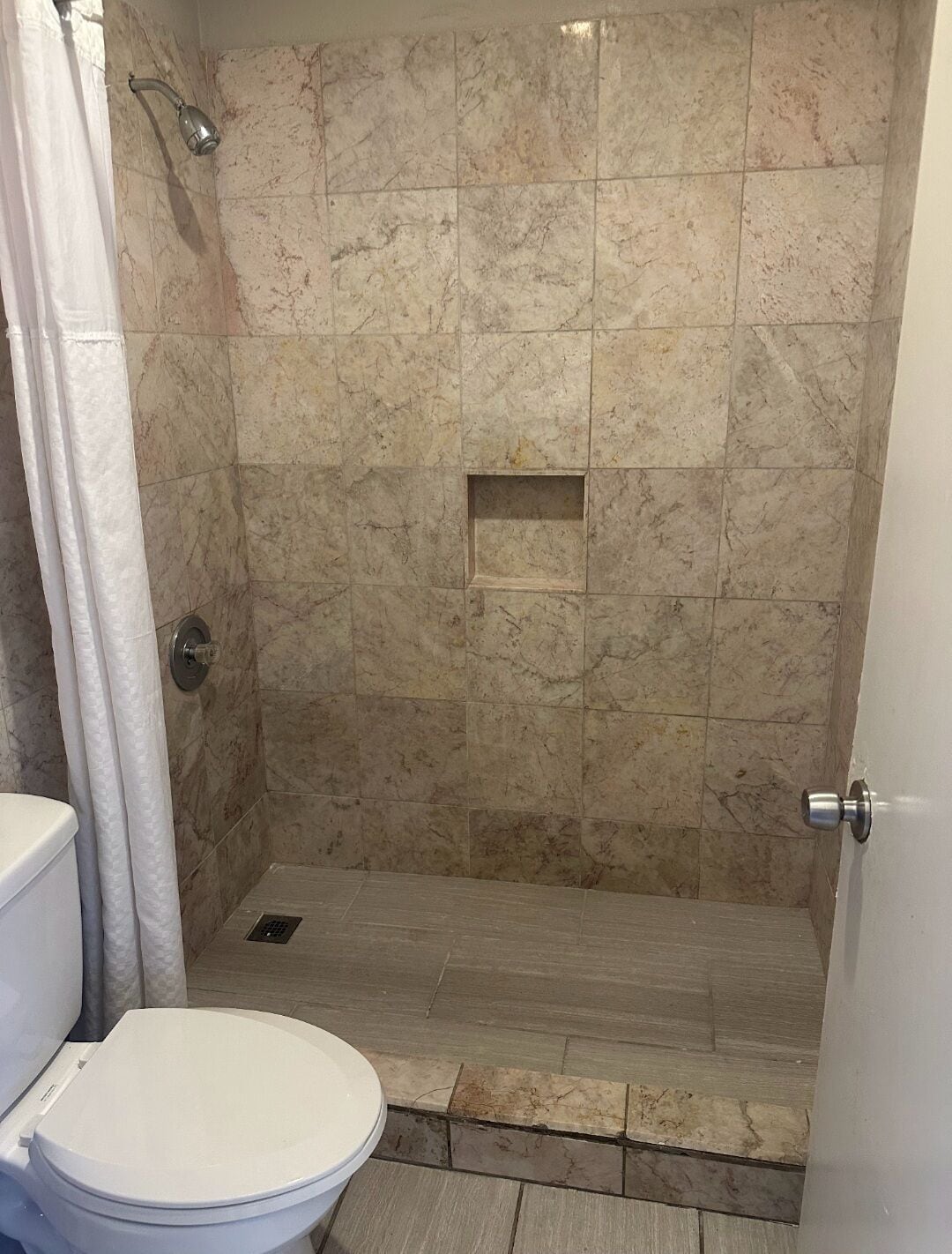 Double Room | Bathroom | Free toiletries, towels