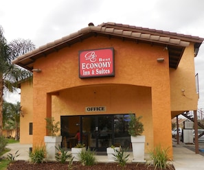 Exterior - Best Economy Inn n Suites (Bakersfield)