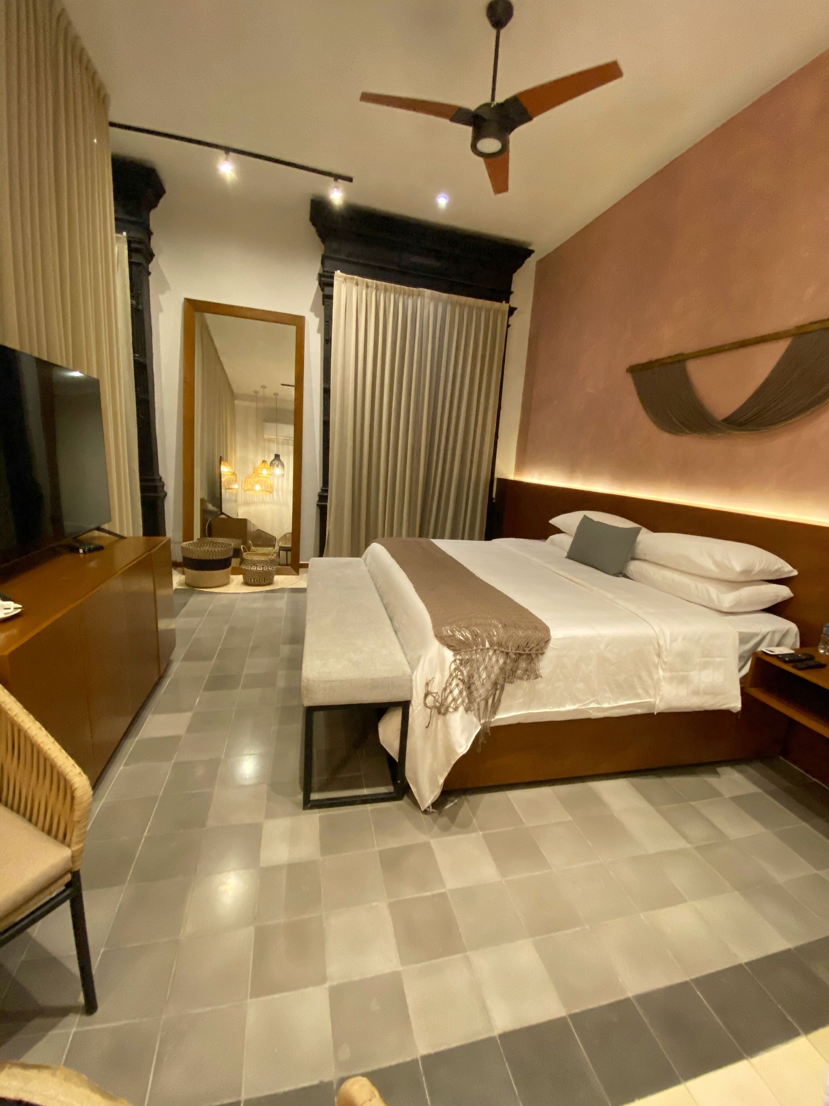 presidential studio suite, bathtub | 1 bedroom, minibar, blackout curtains, free wifi