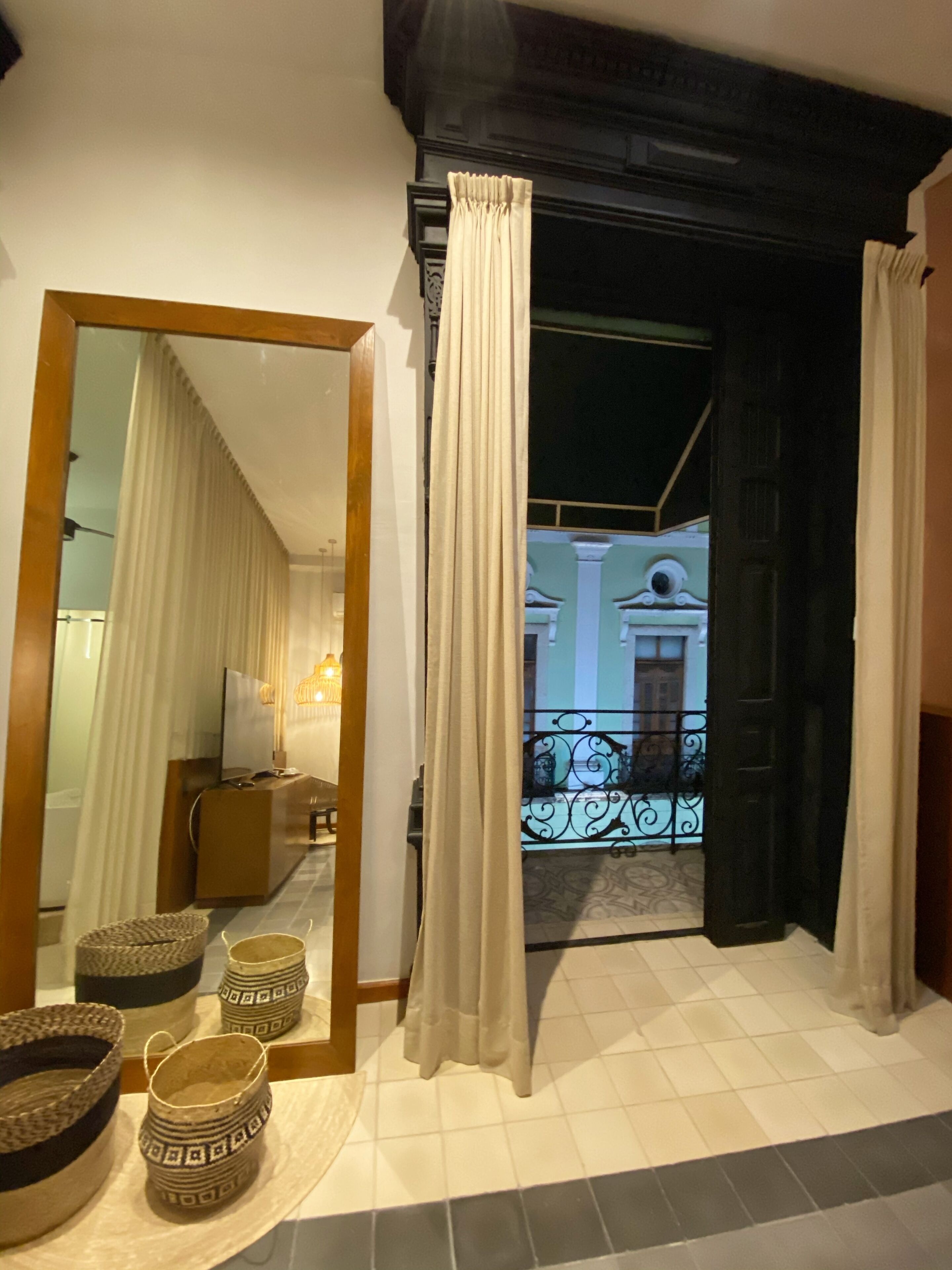 presidential studio suite, bathtub | 1 bedroom, minibar, blackout curtains, free wifi