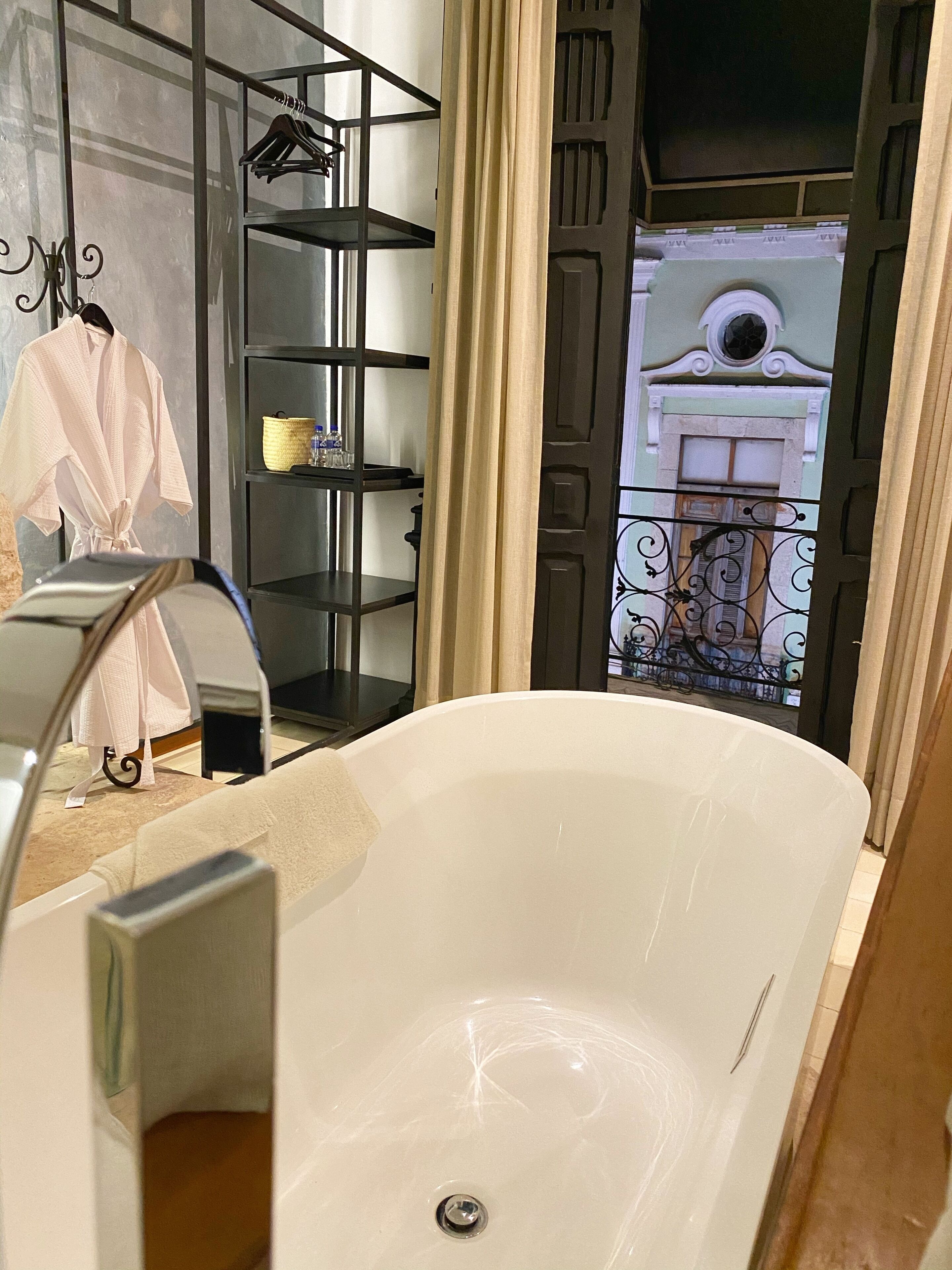 presidential studio suite, bathtub | bathroom | free toiletries, hair dryer, bathrobes, towels