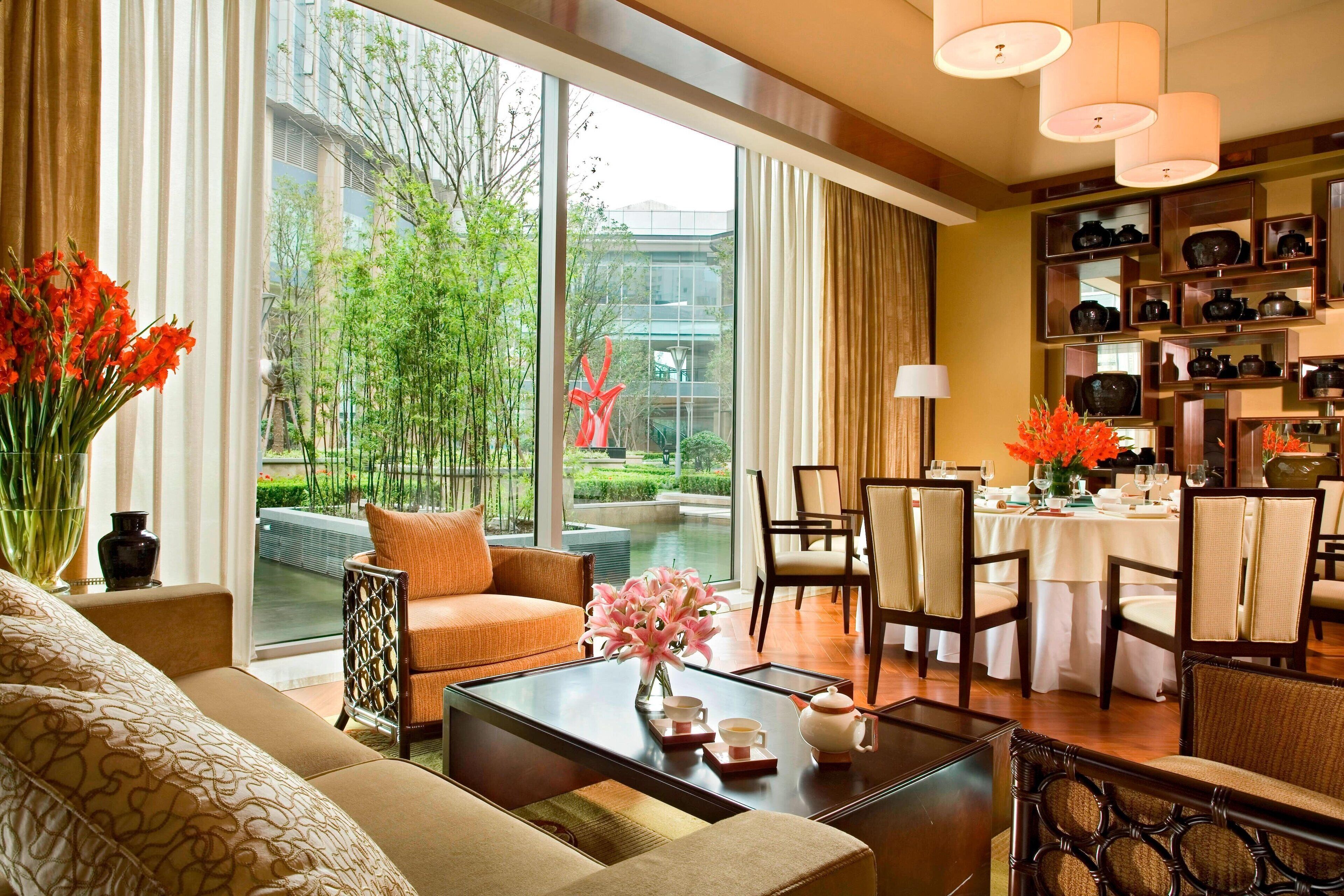 3 restaurants, breakfast served