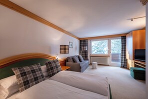 Superior Triple Room, Multiple Beds, Balcony | Down duvets, minibar, in-room safe, desk - Sporthotel Teresa (Badia)