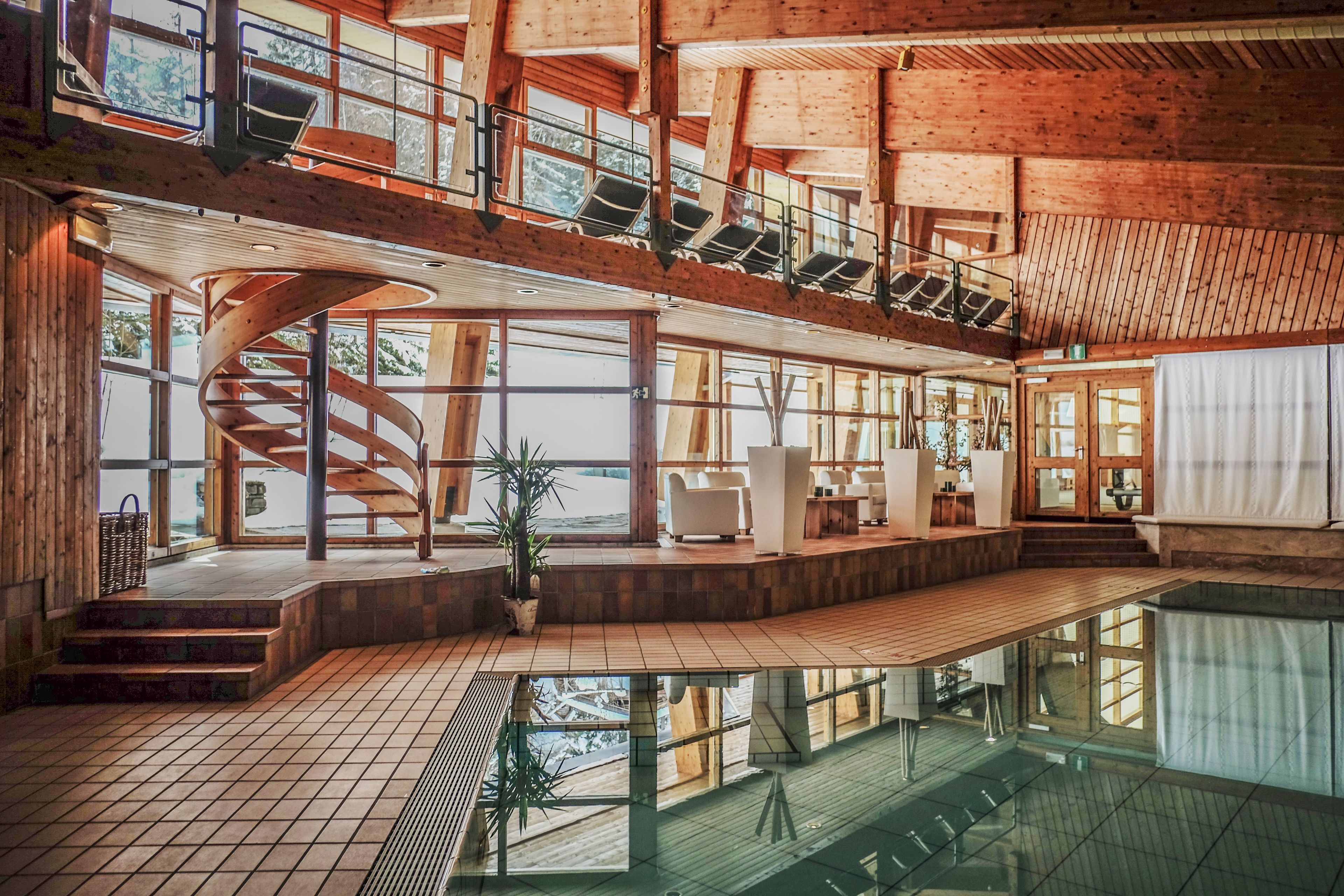 屋内プール、サンラウンジャー