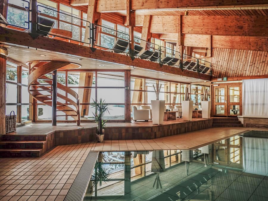 Indoor pool, sun loungers