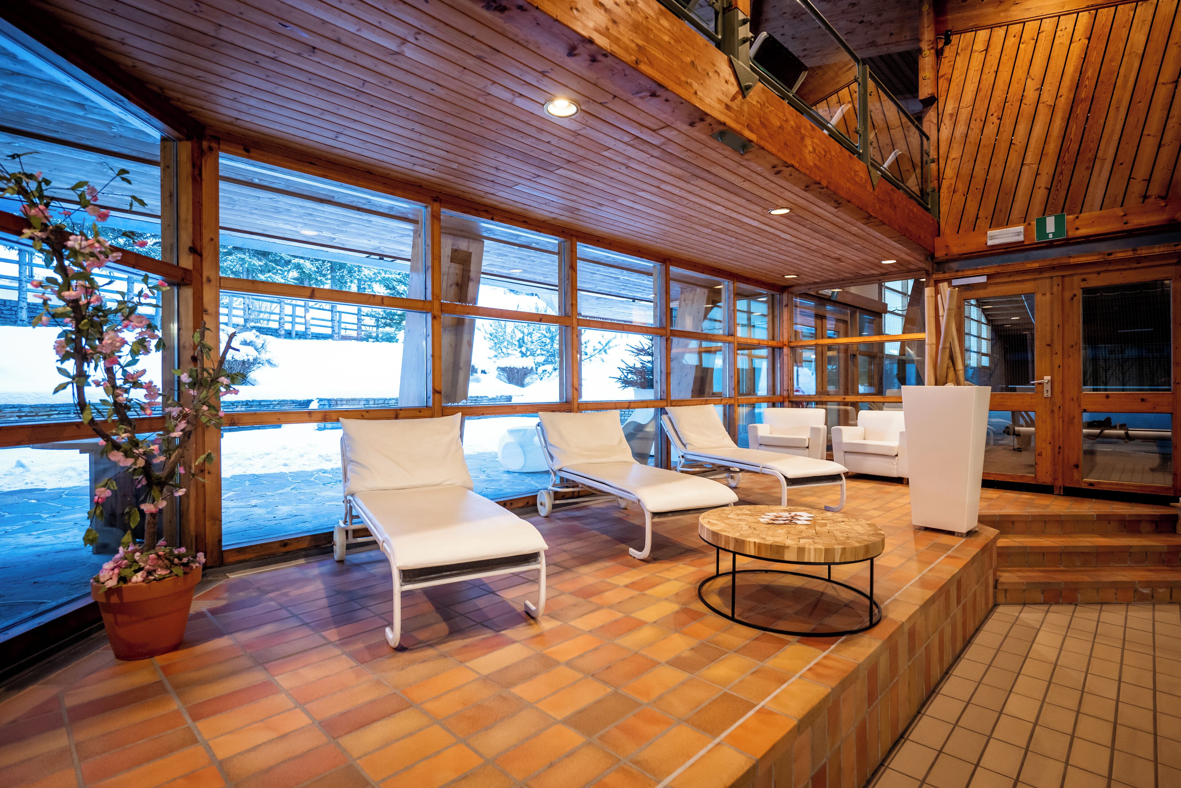 sauna, hot tub, steam room, turkish bath/hammam, body treatments