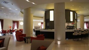 2 bar/lounge, bar a bordo piscina, bar sulla spiaggia