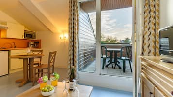 Studio 2 pers.  | Living area | 40-cm TV with cable channels, books