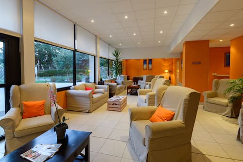 Coin salon dans le hall