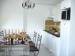 1 Bedroom for 4 | Private kitchen | Fridge, microwave, stovetop, dishwasher