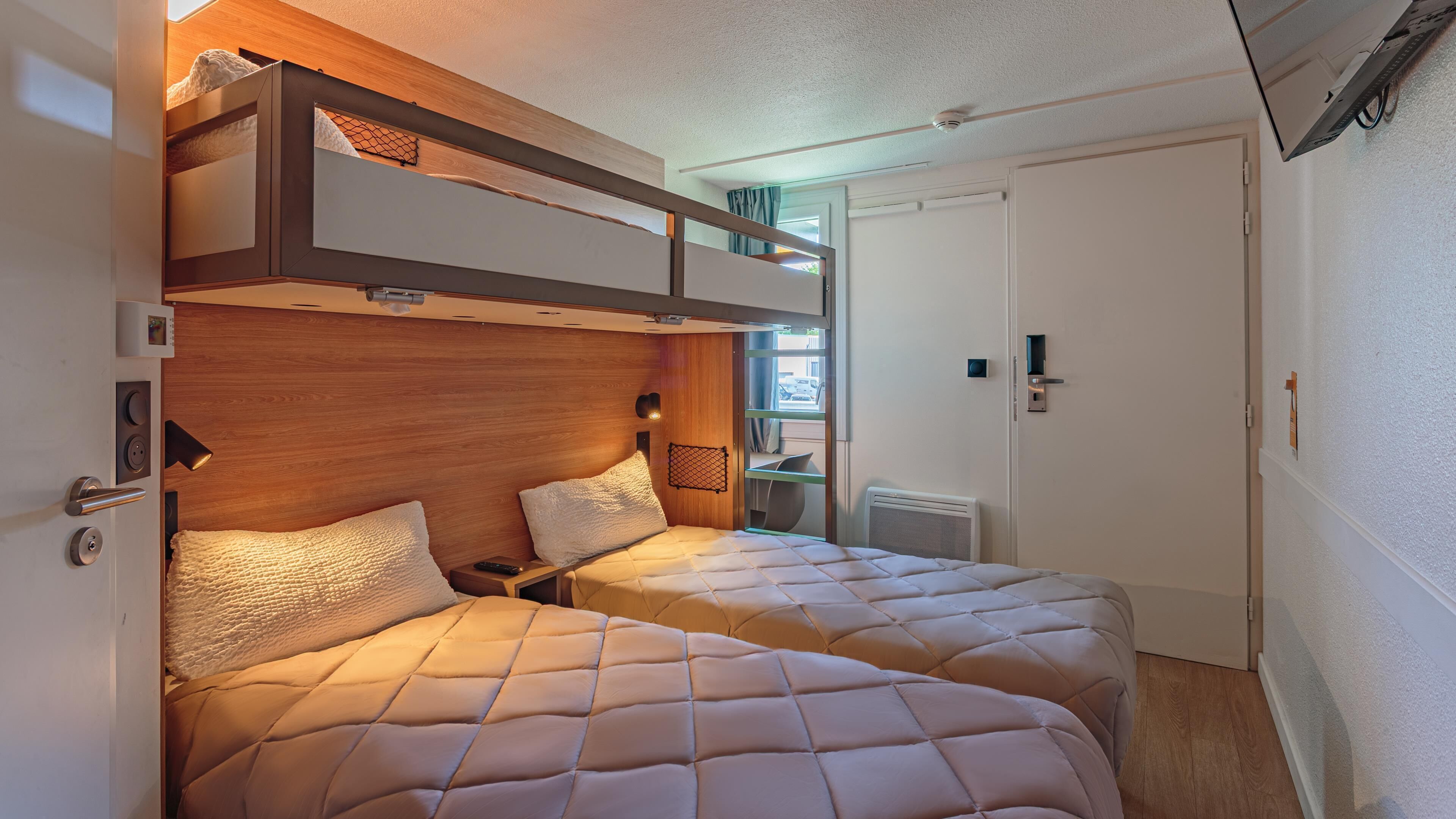 Bureau, rideaux occultants, chambres insonorisées, Wi-Fi gratuit