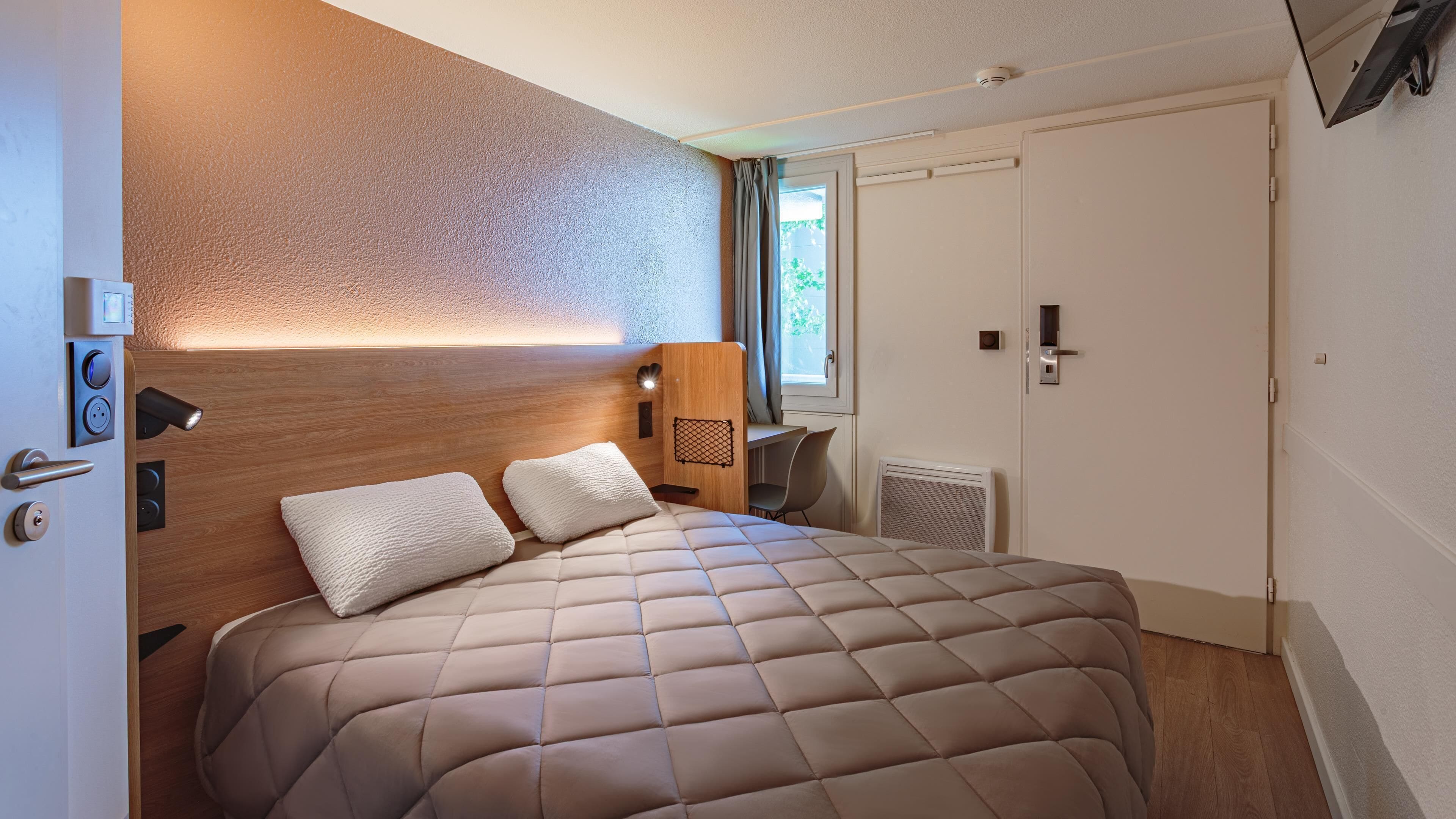 Habitación estándar, 1 cama Queen size | Escritorio, cortinas blackout, insonorización y wifi gratis 