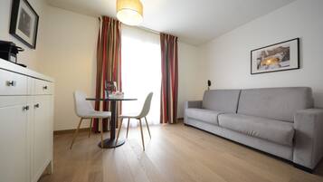 Bureau, espace de travail pour ordinateur portable