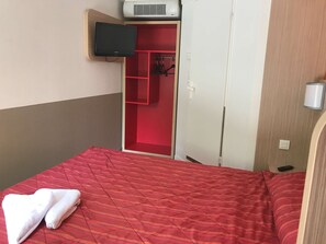 Standard Room, 1 Double Bed | Desk, free WiFi, bed sheets