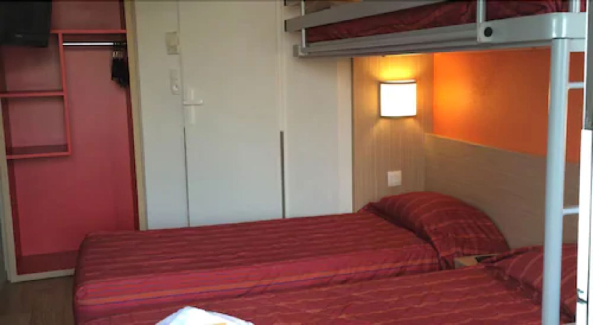 Desk, free WiFi, bed sheets