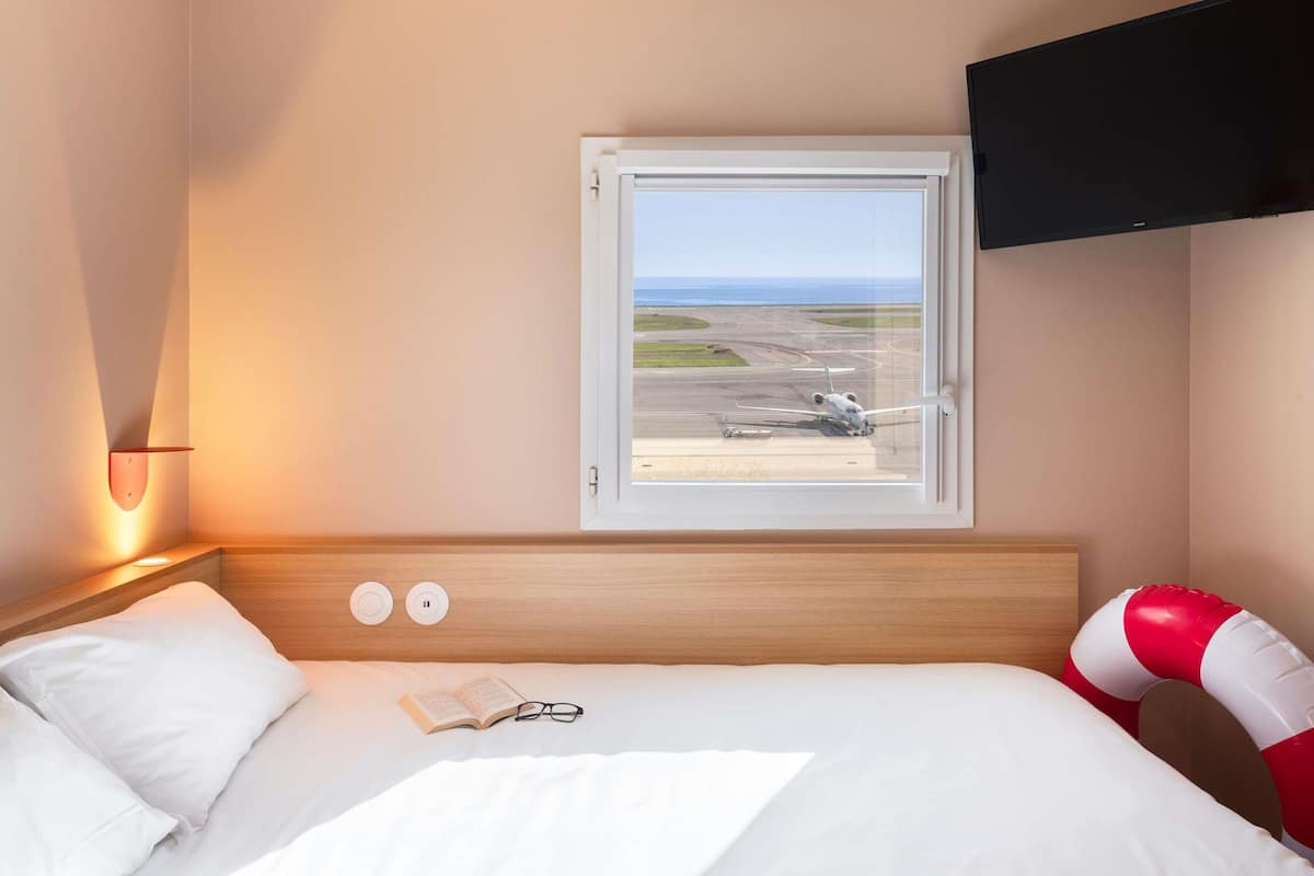 Desk, blackout drapes, soundproofing, free cribs/infant beds