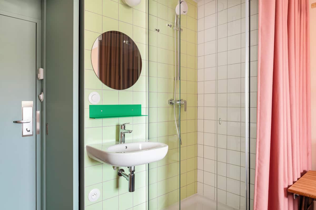 room, 2 single beds | bathroom | shower, eco-friendly toiletries, towels