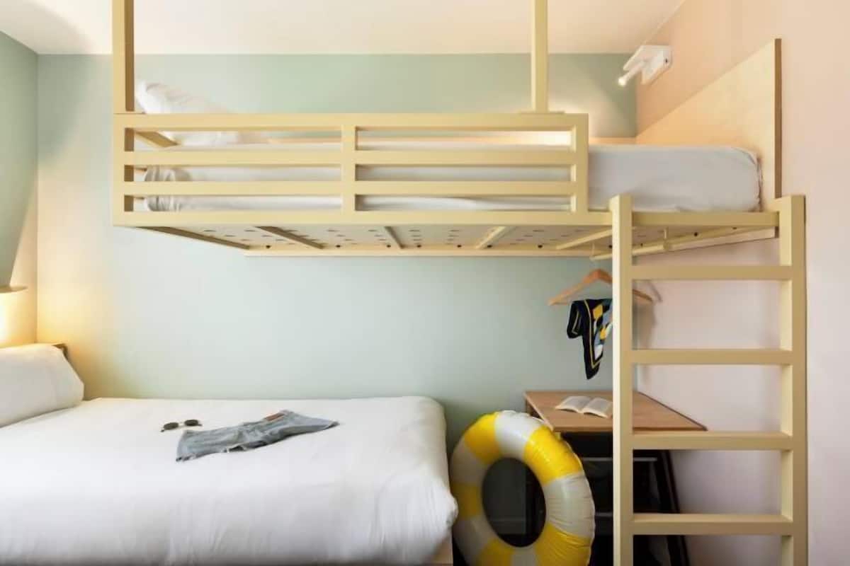 Desk, blackout curtains, soundproofing, free cots/infant beds