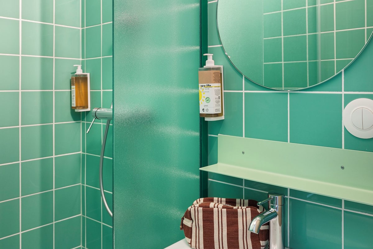 shower, eco-friendly toiletries, towels