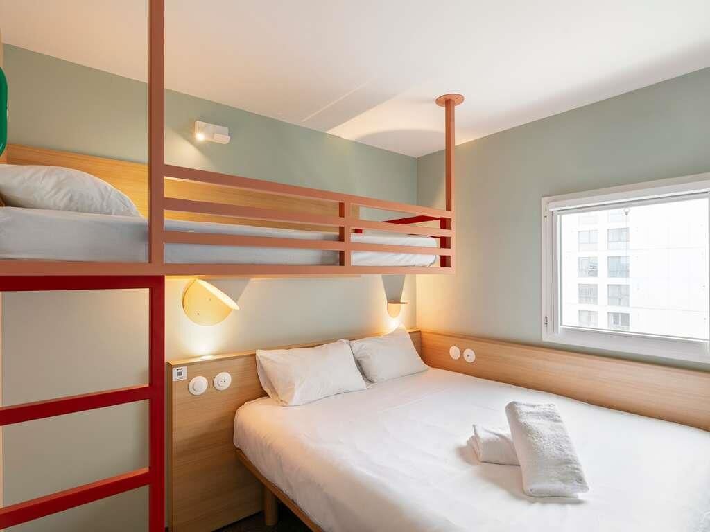 Triple Room, Multiple Beds | Desk, blackout drapes, soundproofing, free cribs/infant beds