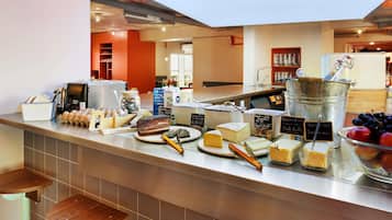 Daily continental breakfast (EUR 12.90 per person)