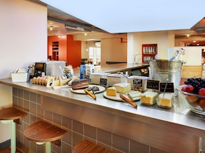 Daily continental breakfast (EUR 12.90 per person)