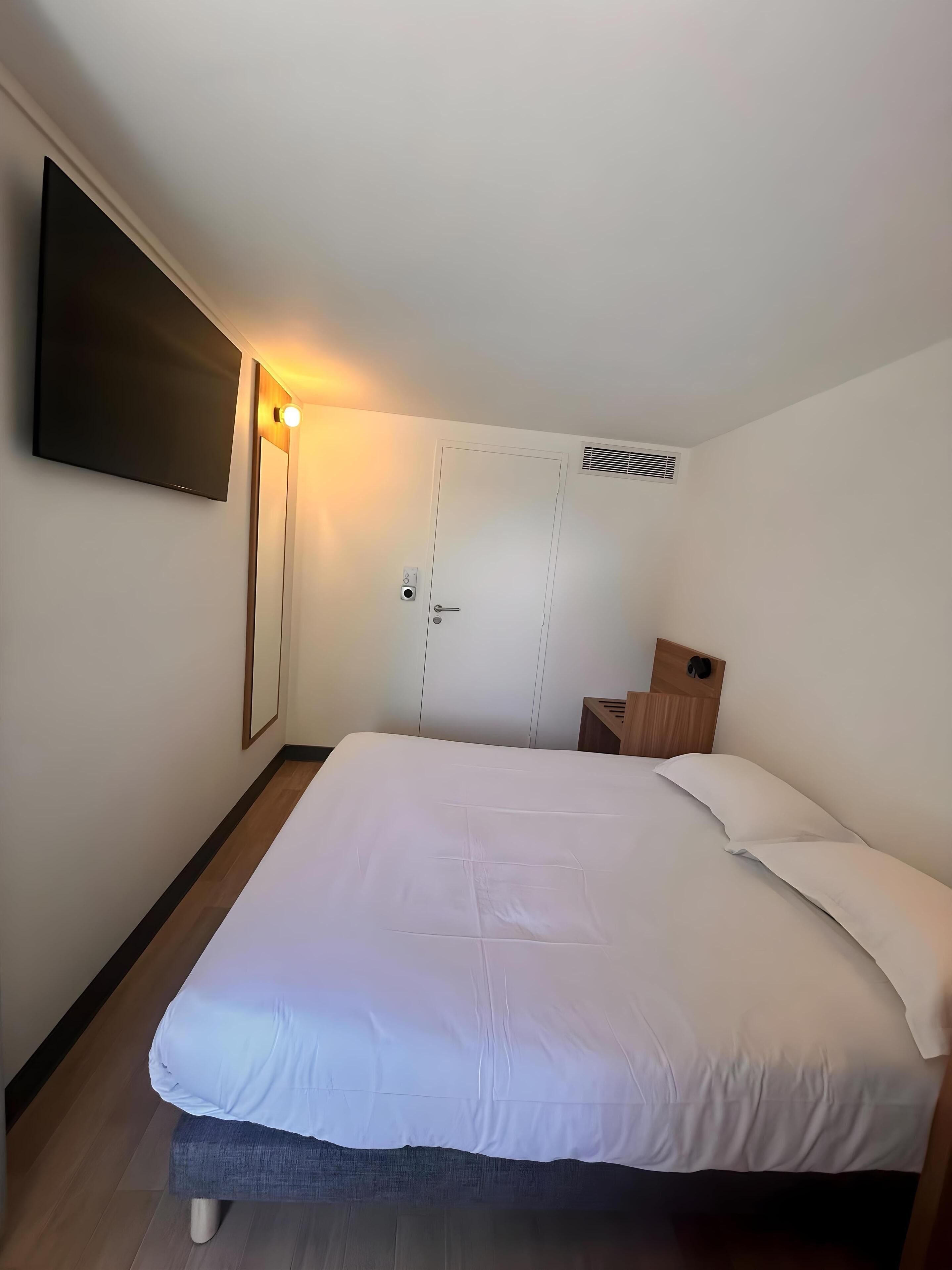 Standard Room, 2 Twin Beds | Room amenity
