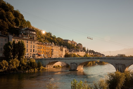 Tour ecologici. Hôtel Premiere Classe Grenoble Sud - Gières Université