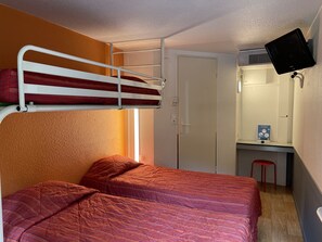 Standard Room, 3 Single Beds | Desk, blackout curtains, free WiFi, bed sheets - Premiere Classe Saint Etienne Nord - Villars (Villars)