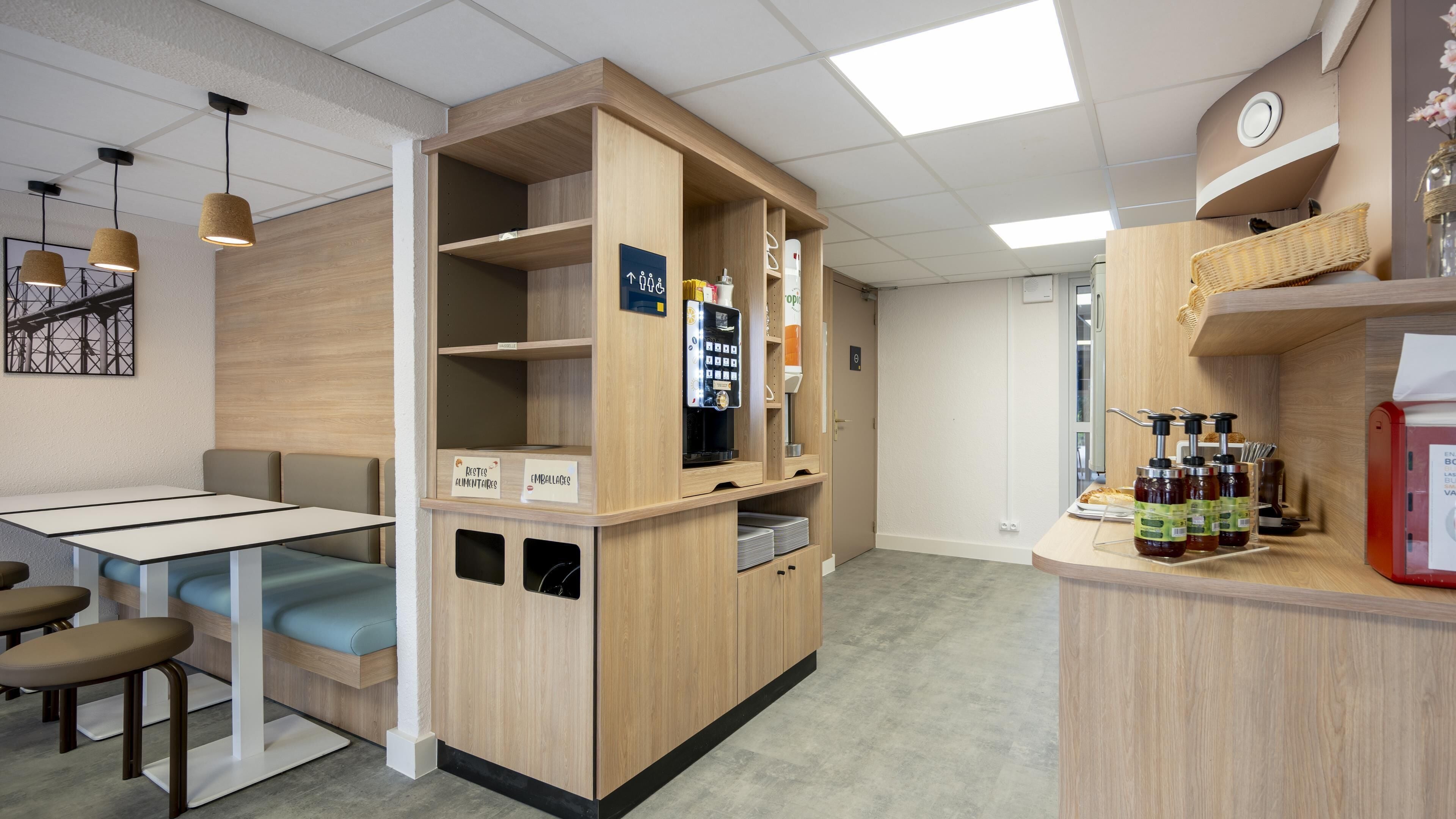 Continental breakfast on weekends (EUR 6.50 per person)