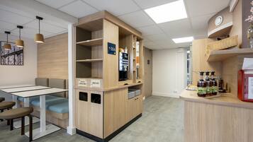 Continental breakfast on weekends (EUR 6.50 per person)