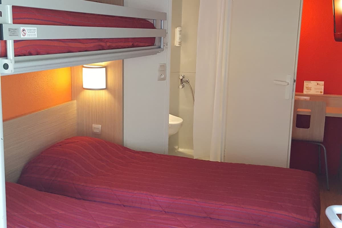 standard room, 3 single beds | premium bedding, desk, blackout curtains, iron/ironing board