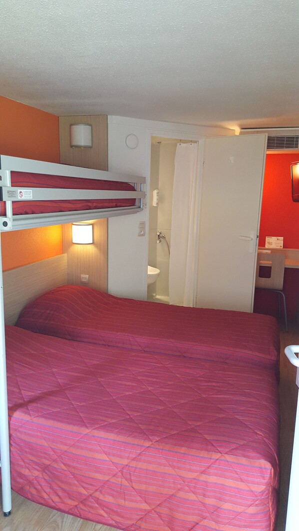 Chambre Standard, 3 lits une place