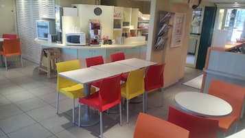 Continental breakfast on weekends (EUR 6.50 per person)