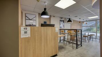 Continentaal ontbijt in het weekend (EUR 6.50 per persoon)