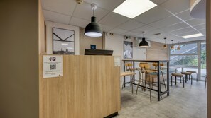 Kontinentales Frühstück am Wochenende (6.50 EUR pro Person)