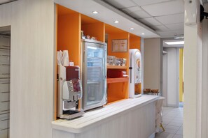 Daily buffet breakfast for a fee - Premiere Classe Lyon Est - Bron Eurexpo (Decines-Charpieu)