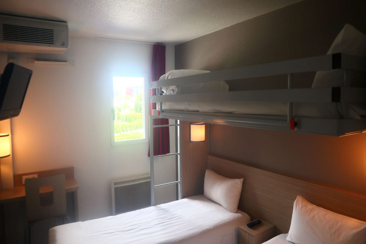 Standard Room, 3 Twin Beds | In-room business center
