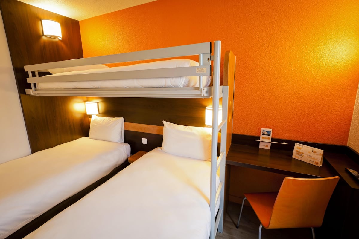 Chambre Confort, 3 lits une place