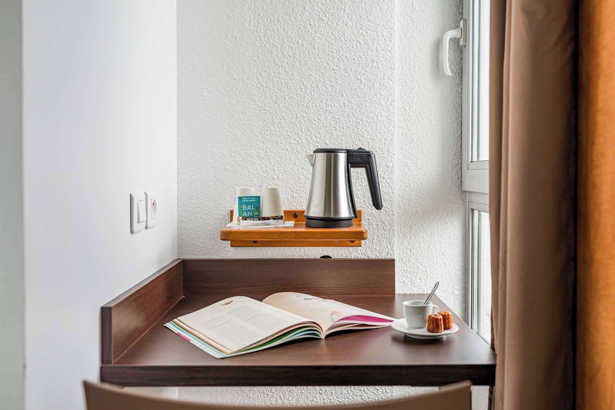 Bureau, espace de travail pour ordinateur portable