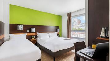 Escritorio, espacio para trabajar con laptop y insonorización