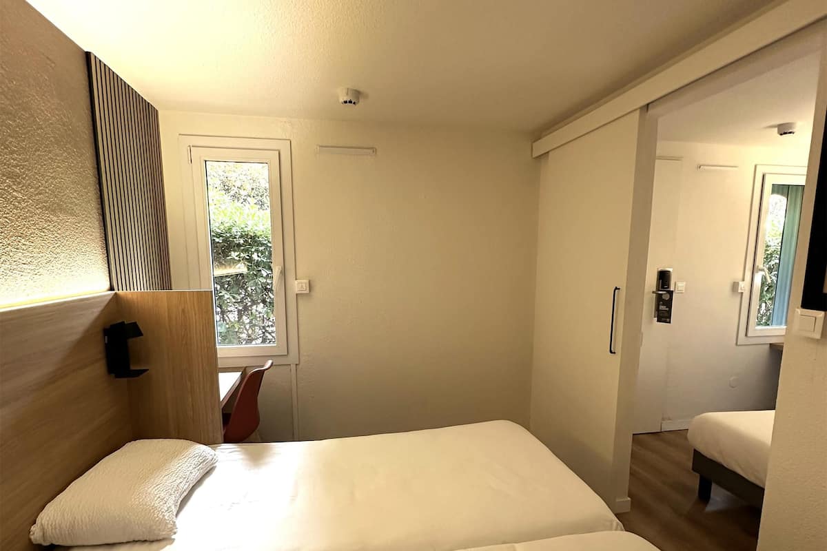 Family Room, Multiple Beds