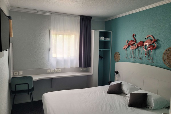 Standard Room, 1 Double Bed | Desk, free WiFi, bed sheets