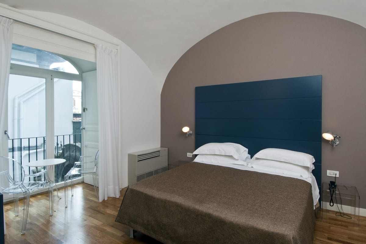 Premium bedding, minibar, in-room safe, soundproofing