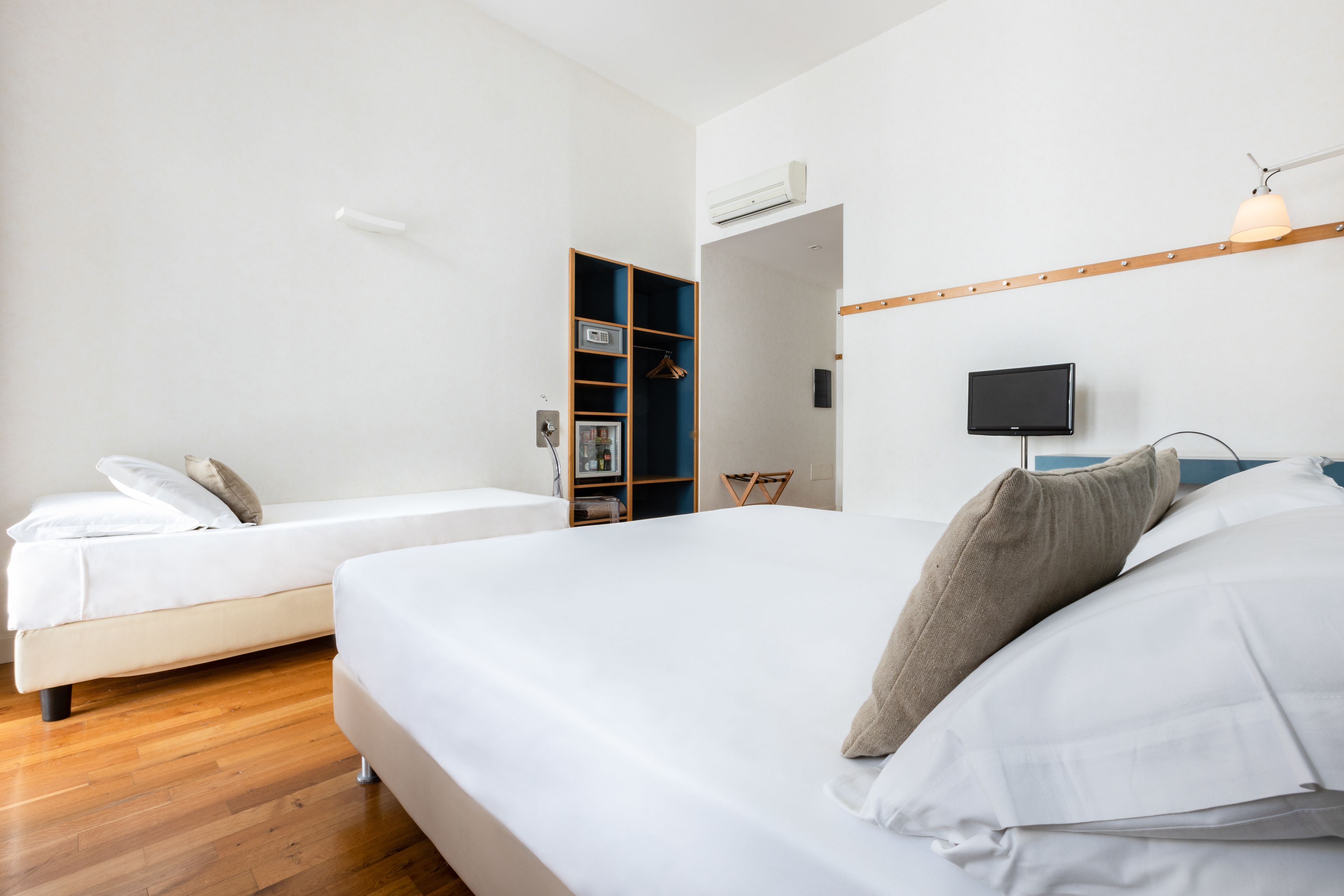 standard triple room | 1 bedroom, premium bedding, minibar, in-room safe