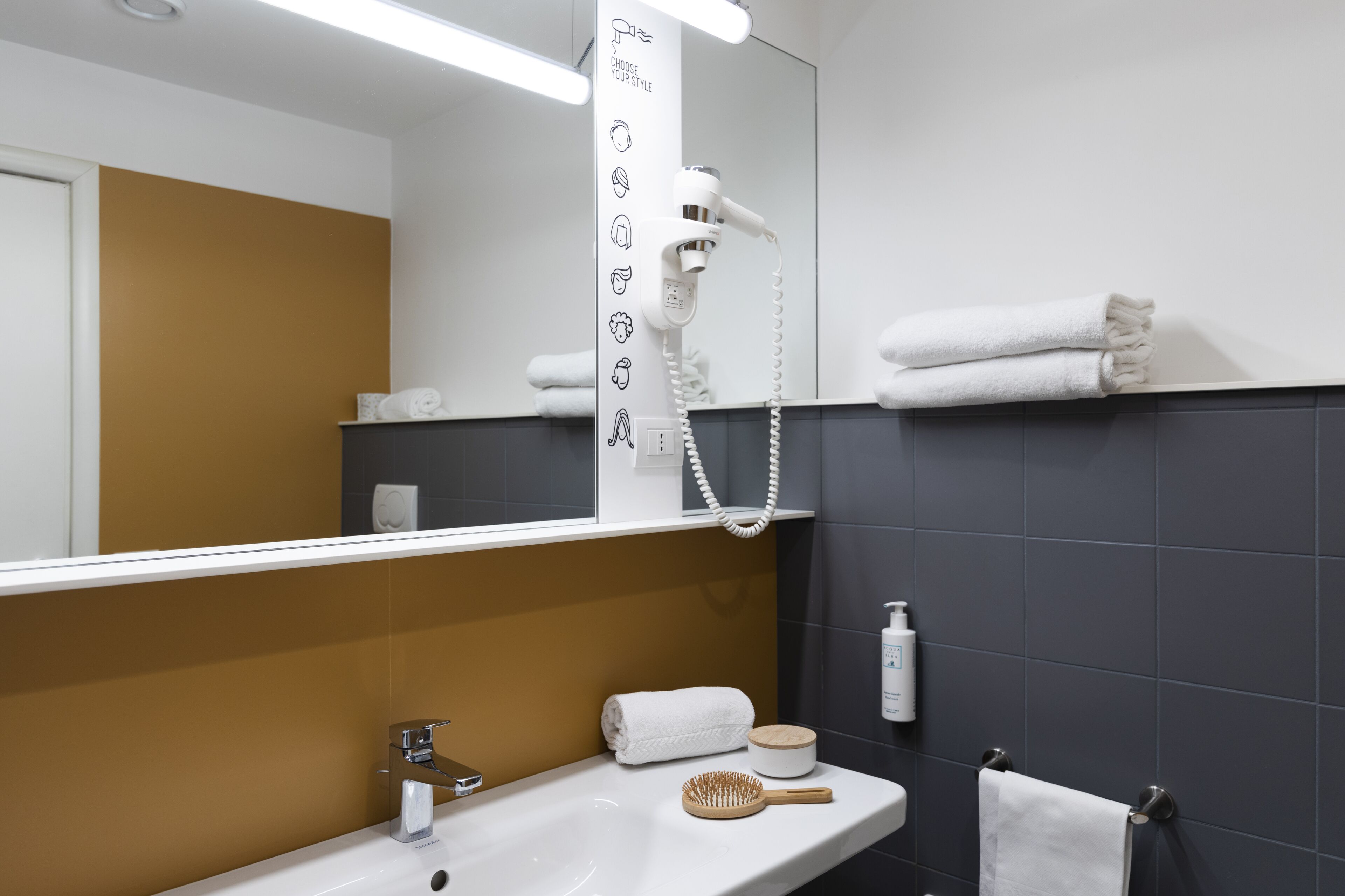 basic studio, 1 double or 2 single beds, kitchenette, mezzanine | bathroom | shower, free toiletries, hair dryer, bidet