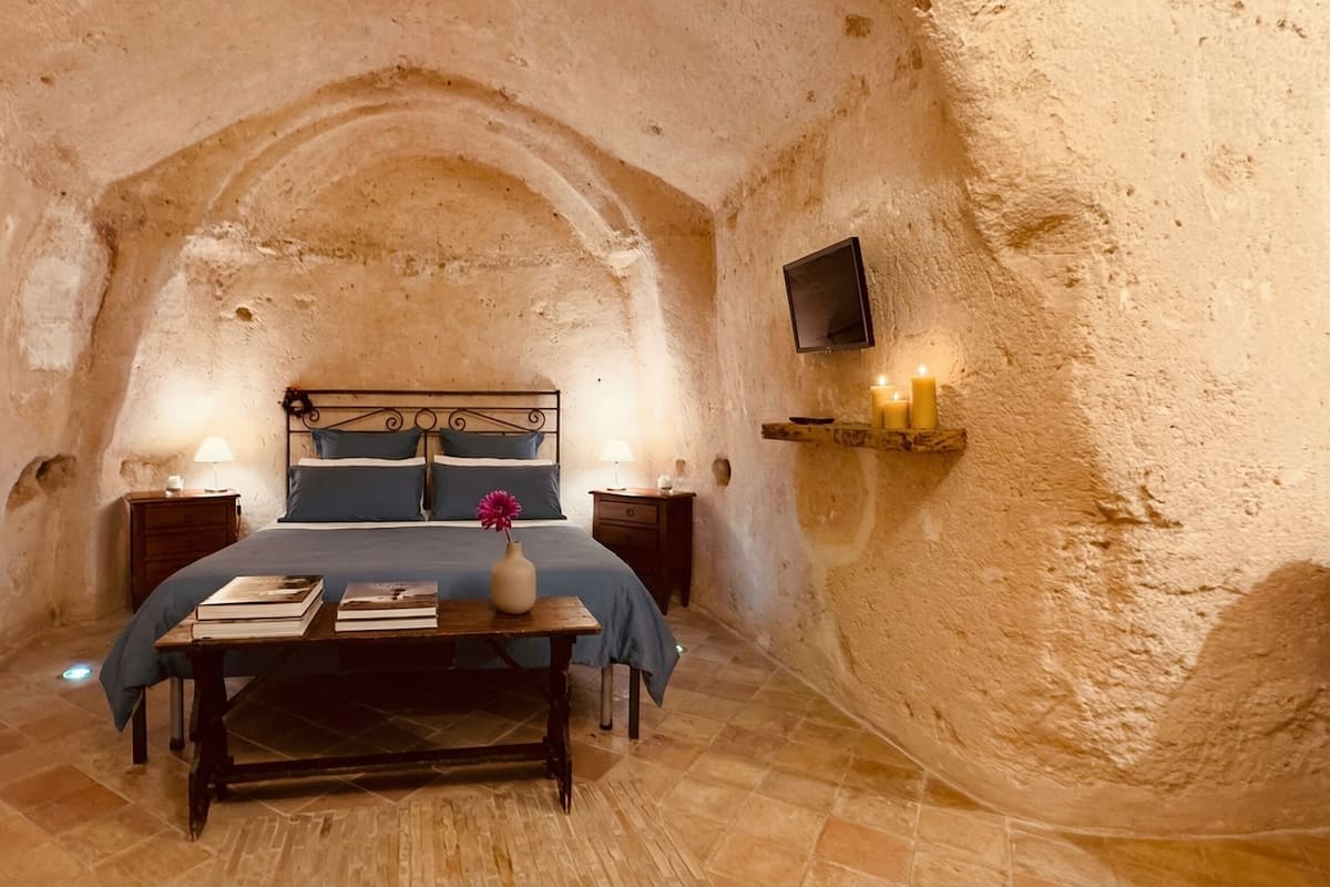 Suite studio de base, 1 grand lit | Literie de qualité, couette en duvet, minibar, coffre-fort