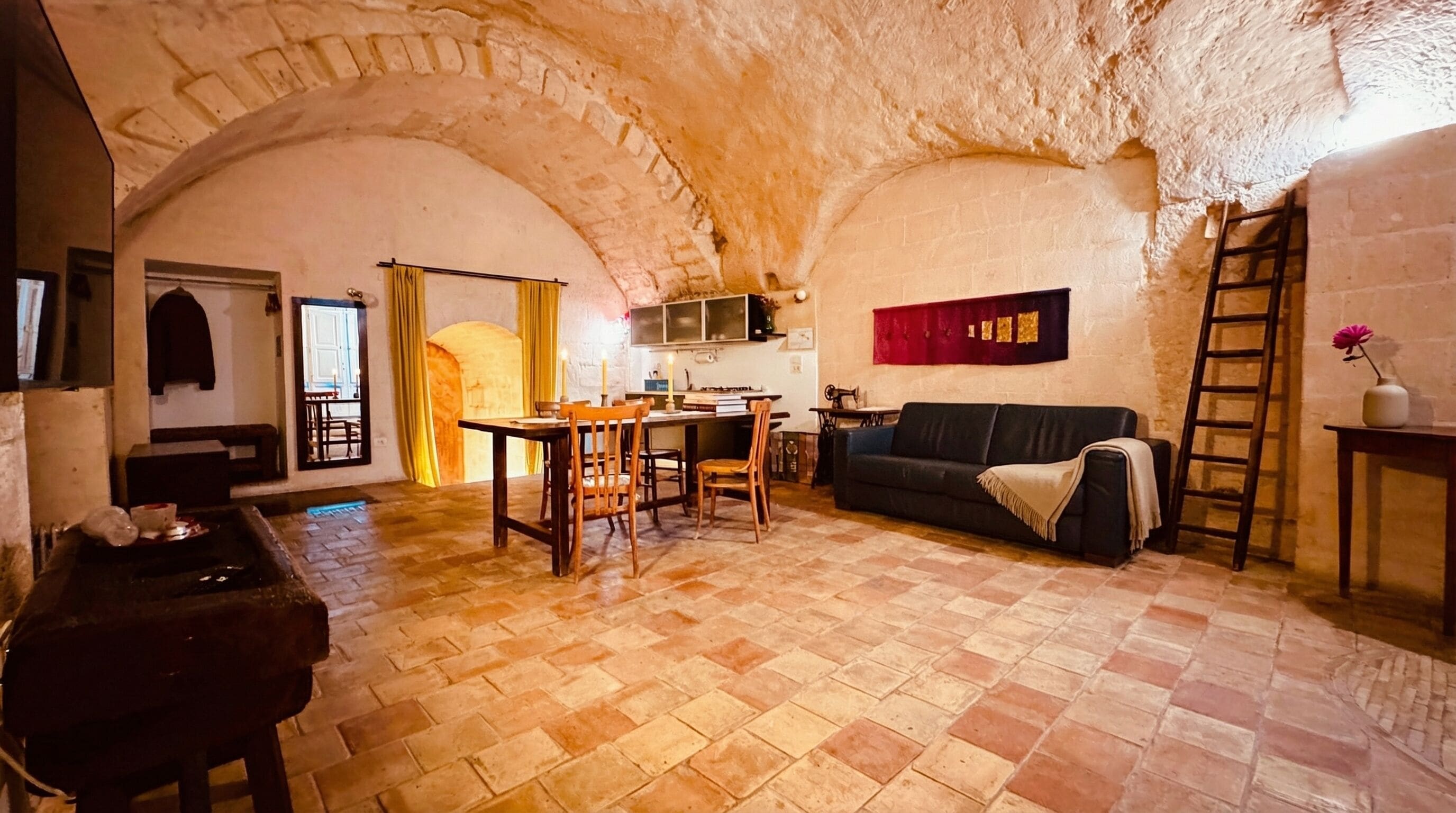 Suite studio supérieure | Aire de séjour | Téléviseur à écran plat