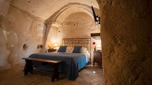 Mini Cave Suite | Premium bedding, down comforters, minibar, in-room safe - Hotel San Giorgio Matera (Matera)