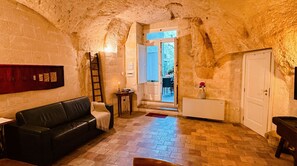 Superior Studio Suite | Living area | Flat-screen TV - Hotel San Giorgio Matera (Matera)